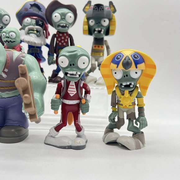 Plants VS. Zombies Action Figures Lot Of 8 EA Sports 2018-2020 Toys Video‎ Game - Picture 4 of 6